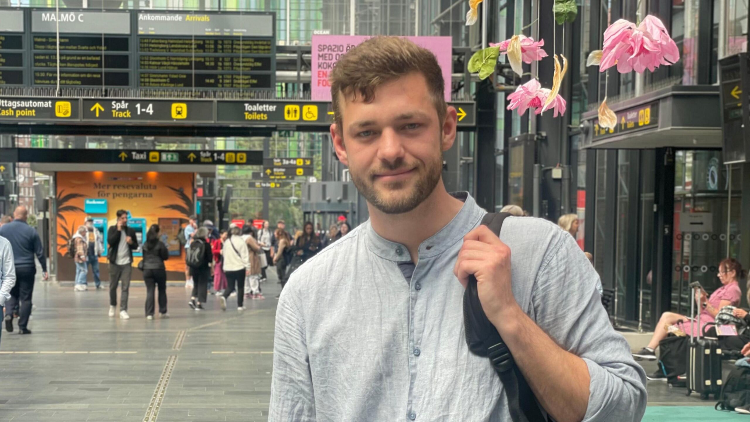 Oskar Damkjaer holding a backpack at the station