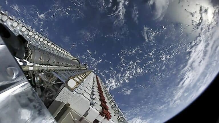 SpaceX snaps up EchoStar spectrum for $17B